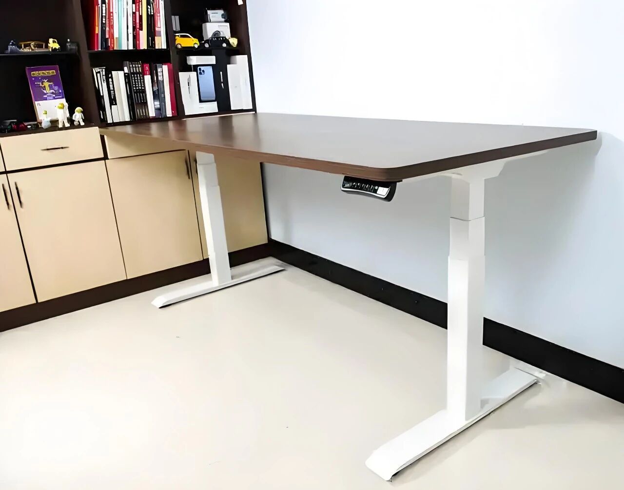 Ang Mga Benepisyo ng Mga Multi-User na Electric Standing Desk